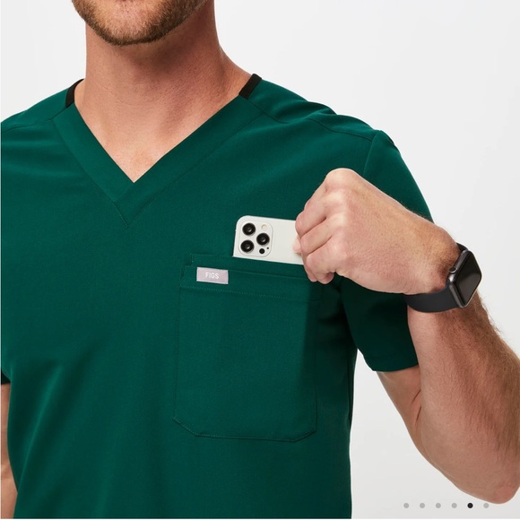 Figs NEW NWT 	men's Forest Green Leon Three-Pocket Scrub Top - 2XL Forest Green - Picture 6 of 6
